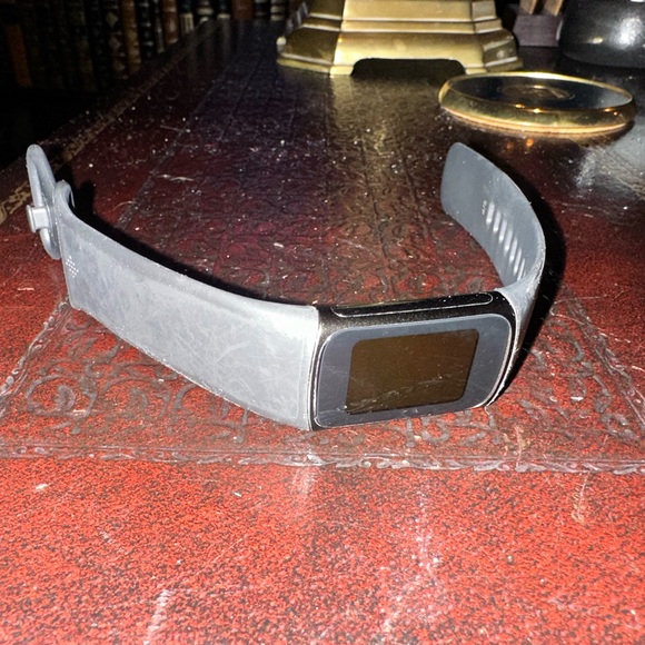 Fitbit Charge 6 - used - Picture 8 of 11